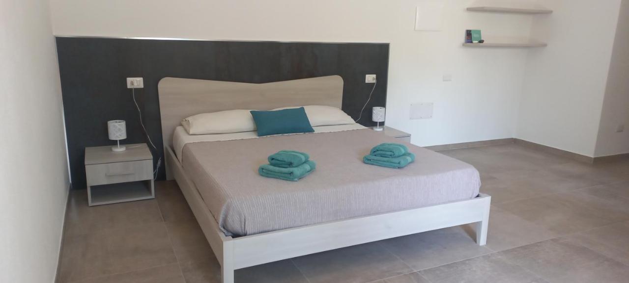 Mivida "Le Stanze Di Ada" Bed and Breakfast San Teodoro  Δωμάτιο φωτογραφία
